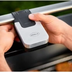 Rösle RÖSLE Universal BBQ LED Griffleuchte -Hergom Geschaft roesle bbq ledgriffleuchte04 1000 1280x1280